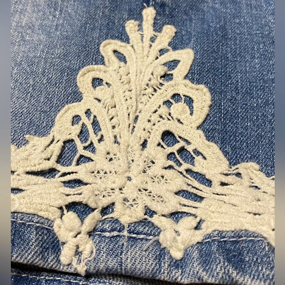 BDG High Rise Erin Jean Shorts Women’s 25w Denim 5 Pocket Shortie Crochet Casual